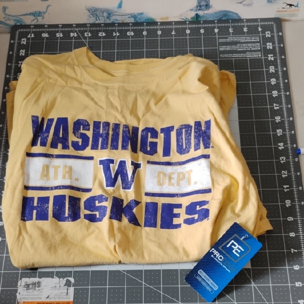 Pro Edge Yellow and Blue Washington Huskies Tee